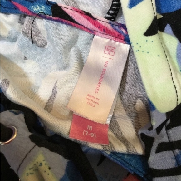 NO Boundaries Med (7-9) multi color  hooded romper
Lace tie front
Hooded - Picture 9 of 16
